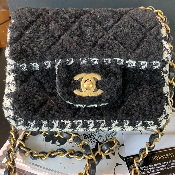 ‼️SOLD‼️Chanel River Tweed Crossbody Houndstooth - Picture 3 of 15